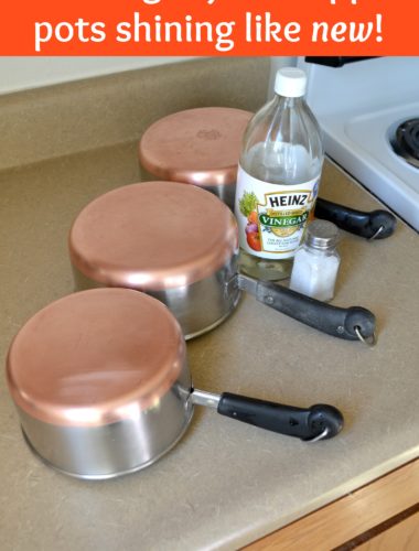 clean copper pots with vinegar and salt and have them shiny like they were brand new again! | whatsupfagans.com
