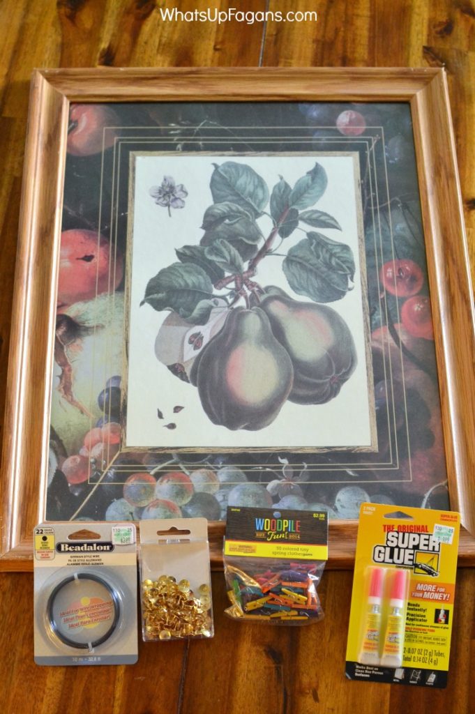 Great tutorial on making your own wire hanging photo frame for under $15! DIY craft for displaying Christmas cards, postcards, or other memos. 